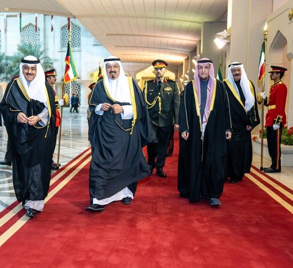 رئيس الوزراء غادر إلى الإمارات لترؤس وفد الكويت المشارك في القمة العالمية للحكومات