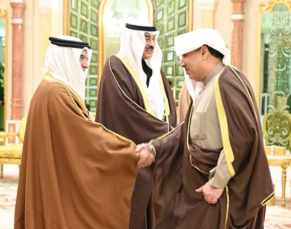 ولي العهد يقيم مأدبة غداء على شرف ولي عهد البحرين