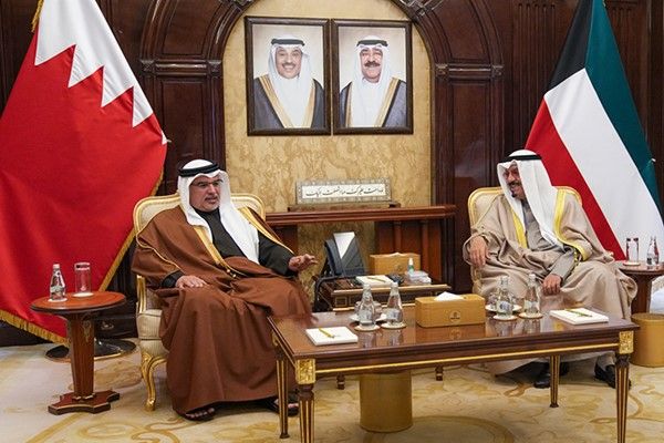 رئيس الوزراء يستقبل ولي العهد رئيس الوزراء بمملكة البحرين