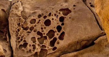 الرزان.. متحف صخرى مفتوح بالسعودية يجسد التفاعل المستمر بين الرياح والماء والصخر