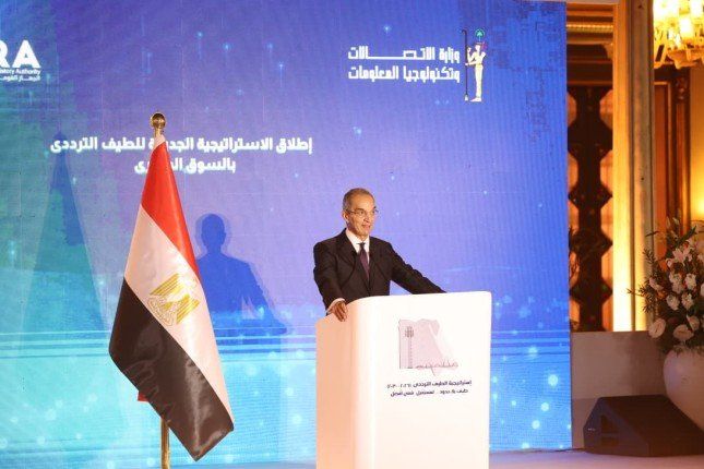 بعد الإعلان عن تطوير خدمات الاتصالات والإنترنت بصفقة تاريخية.. تفاصيل مشروع الترددات الجديدة في مصر