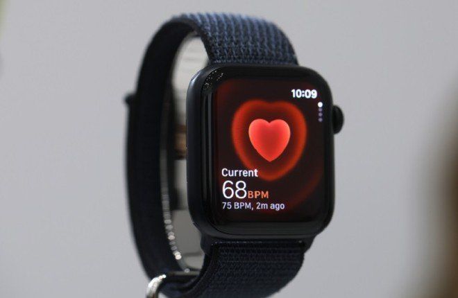 دراسة تحذّر: ميزة مراقبة ضغط الدم في ساعة آبل لا تغني عن الفحص الطبي