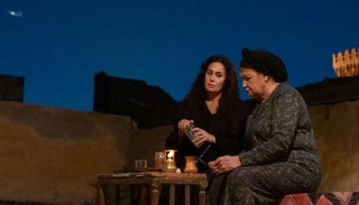 شاهد .. منتجة «مناعة» تحسم الجدل: لا تعديلات بسبب خلافات بين بطلات العمل