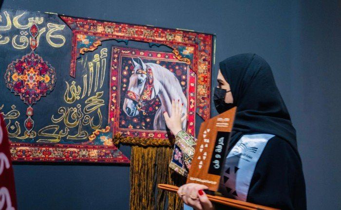 شاهد .. الأميرة عبير بنت فيصل تدشّن معرض حرفة وفن وتطّلع على إبداعات الطلبة