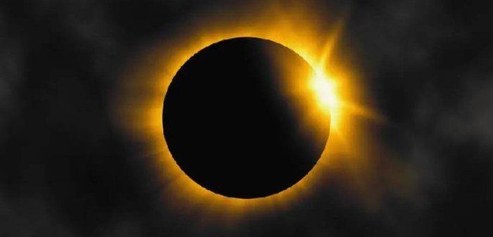 الثلاثاء.. ظاهرة كسوف الشمس مع تحذير صارم للمشاهدين