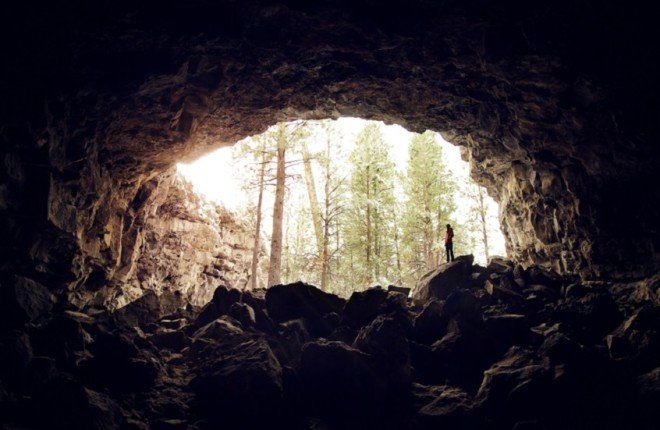 اكتشاف أقدم ملابس مخيطة في كهوف أوريغون يعيد رسم ملامح حياة الإنسان قبل 12 ألف عام