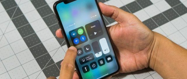 "أبل" تفعل ميزة "حماية الجهاز المسروق" افتراضيا لهواتف آيفون في "iOS 26.4"