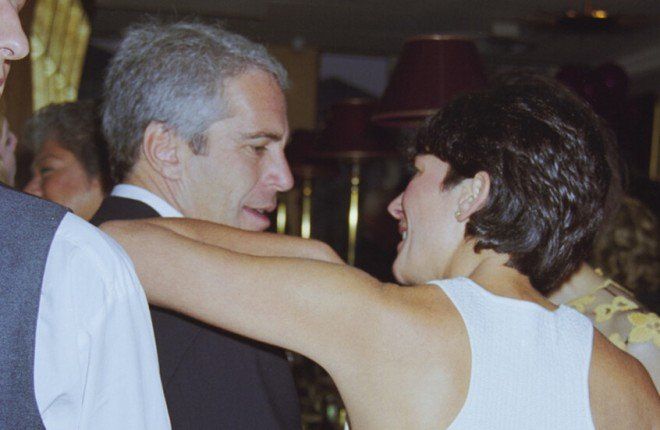 شاهد .. مطارات بريطانيا في دائرة الجدل بقضية جيفري إبستين