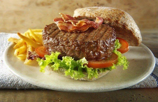 الإفراط في الأطعمة الجاهزة يزيد خطر الصداع النصفي والاكتئاب والخرف