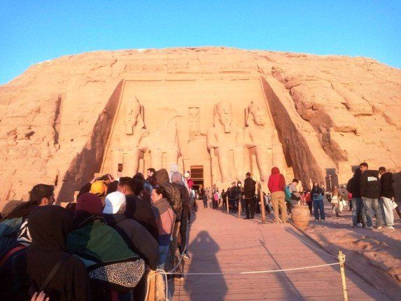 شروق يوقظ التاريخ في معبد أبو سمبل.. مشهد فلكي يتجدد كل عام