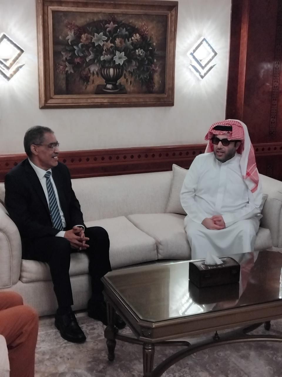 ضياء رشوان يستقبل تركى آل الشيخ فى بداية زيارة رسمية لمصر.. صور