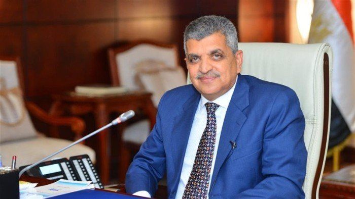 الفريق أسامة ربيع: "قناة السويس تشهد عبور سفينة الغطس HUA RUI LONG ضمن قافلة الجنوب"