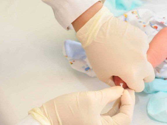 دراسة: تقليل السكر للرضع يخفض احتمالات إصابتهم بأمراض القلب