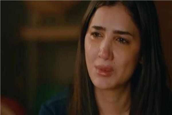 شاهد .. مصر.. نقابة المهن التمثيلية تنعى وفاة والد الفنانة مي عمر