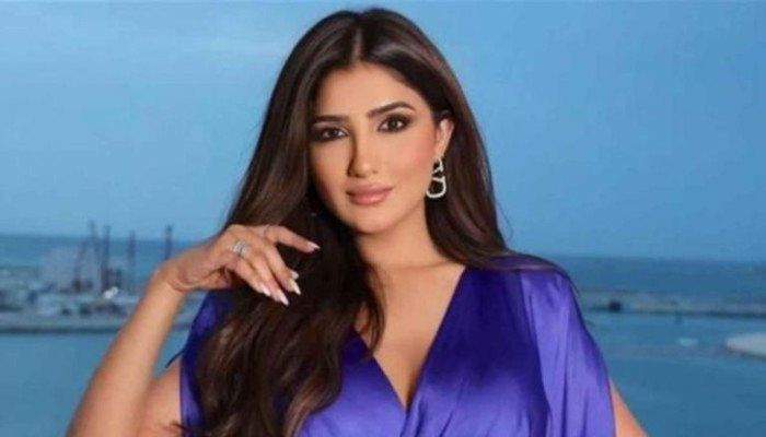 شاهد .. مي عمر تشكر كل من قدم لها واجب العزاء في وفاة والدها