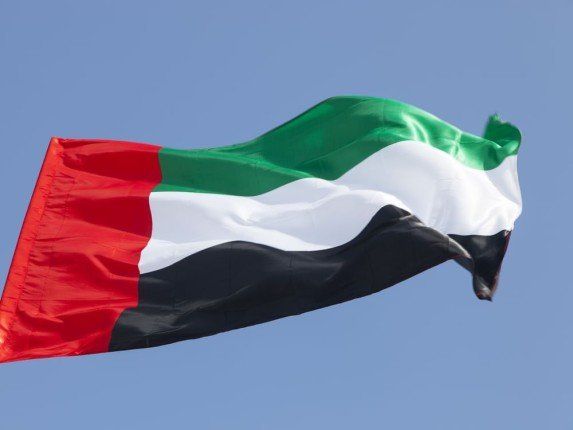 ايران تضرب عمق ابوظبى بصواريخ بالستية