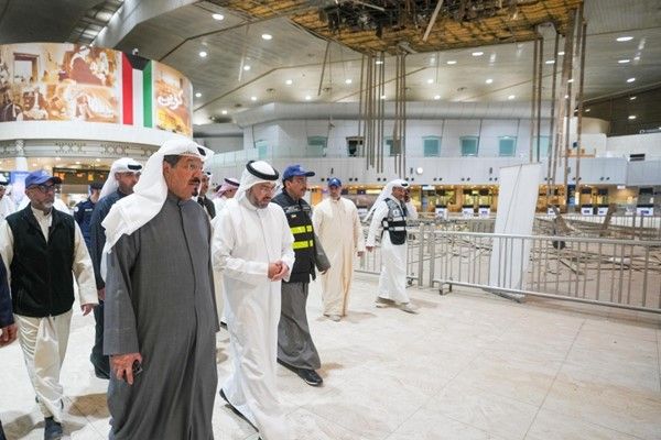 رئيس الوزراء يزور مطار الكويت الدولي: ضرورة التعامل مع الأوضاع الحالية بروح المسؤولية