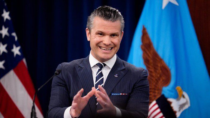 وزير الدفاع الأمريكي يتوعد بتدمير البحرية الإيرانية واستهداف إنتاج الصواريخ