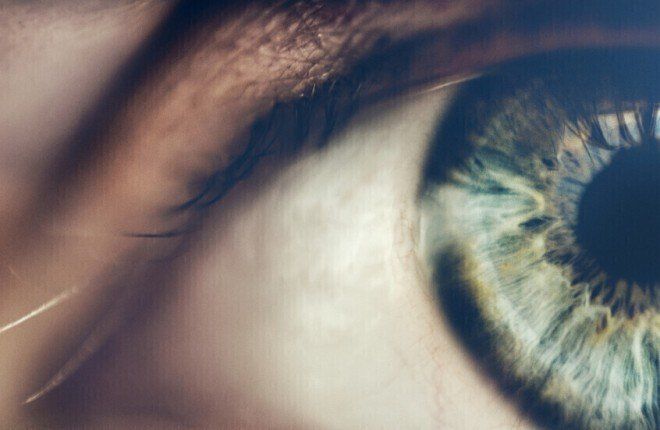 5 تغييرات في نمط الحياة تقلل خطر التنكس البقعي وتحمي بصرك مع التقدم في العمر