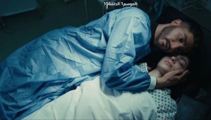 شاهد .. رحيل مفاجئ يقلب الموازين.. نهاية حزينة لبطلة «سوا سوا» في الحلقة الأخيرة