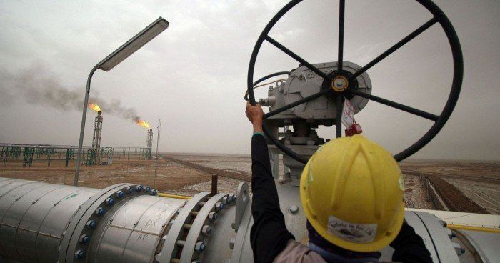 إغلاق مضيق هرمز ربما يجبر العراق والكويت على خفض إنتاج النفط