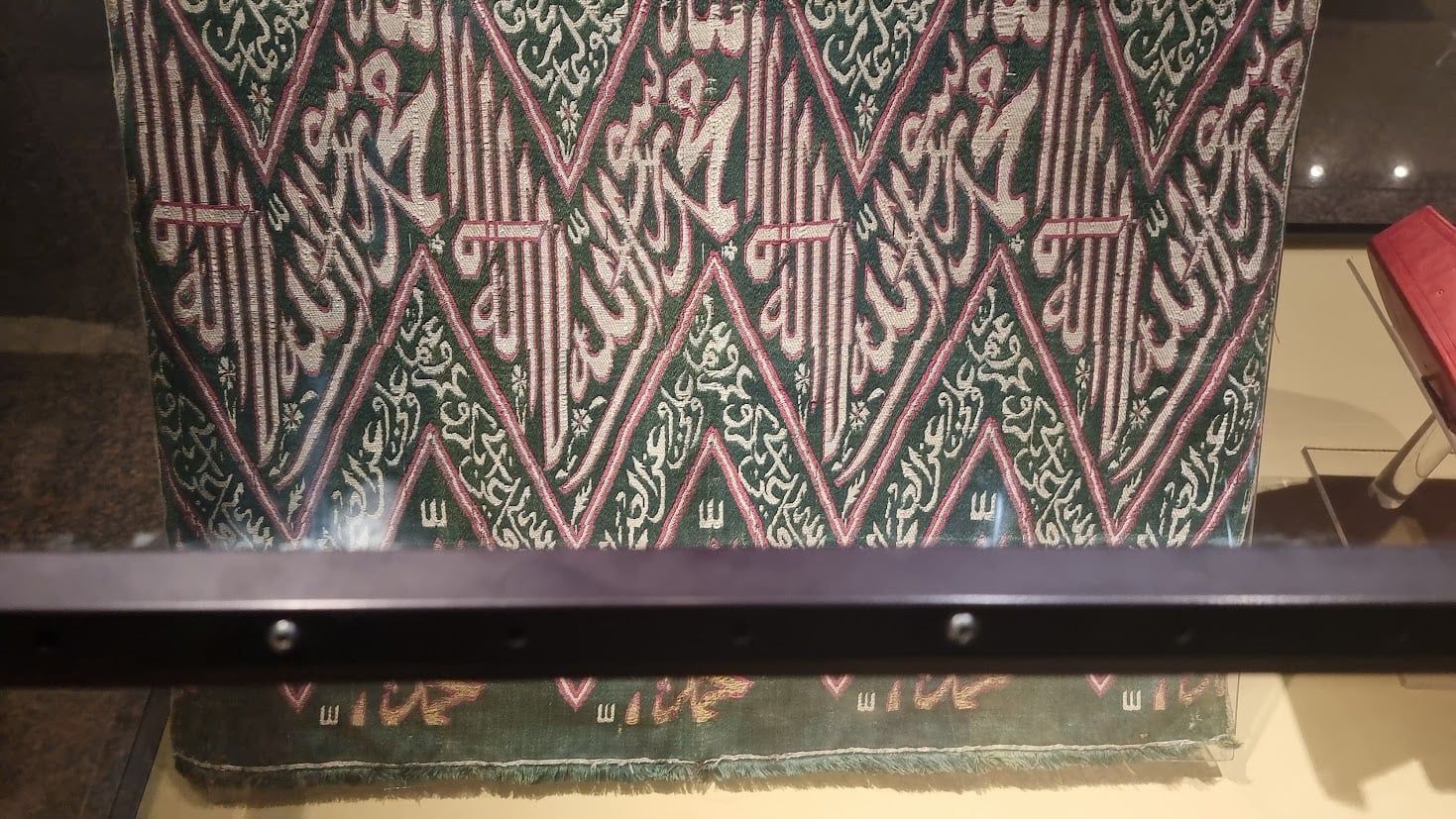 "من أنامل المصريين إلى بيت الله الحرام: خيوط نور تصنع كسوة الكعبة"