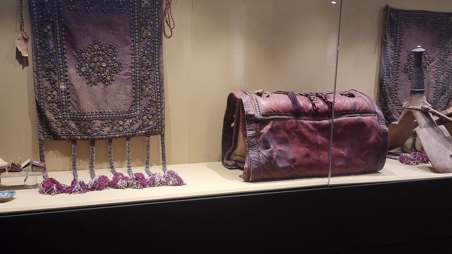 "من أنامل المصريين إلى بيت الله الحرام: خيوط نور تصنع كسوة الكعبة"