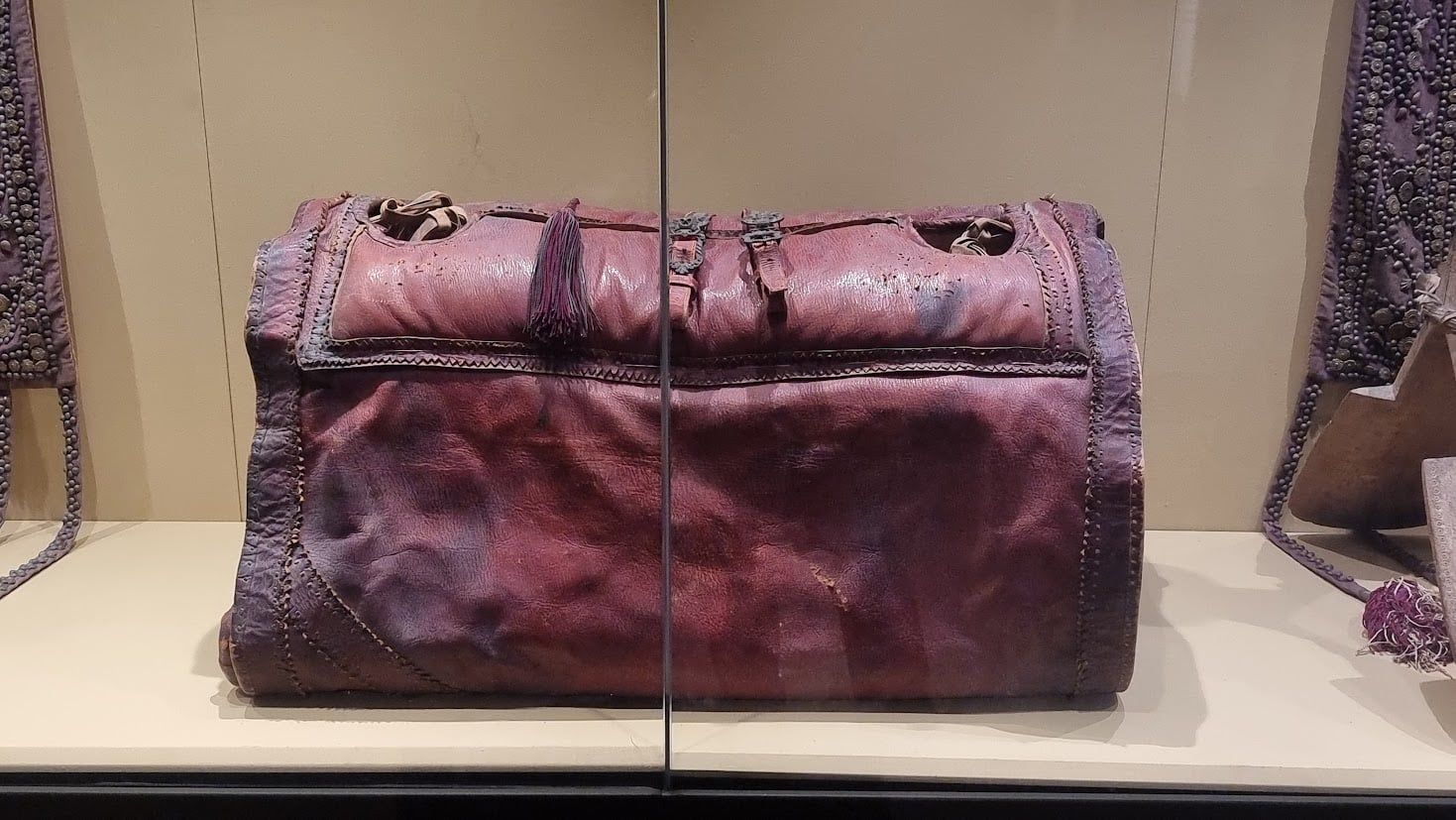 "من أنامل المصريين إلى بيت الله الحرام: خيوط نور تصنع كسوة الكعبة"