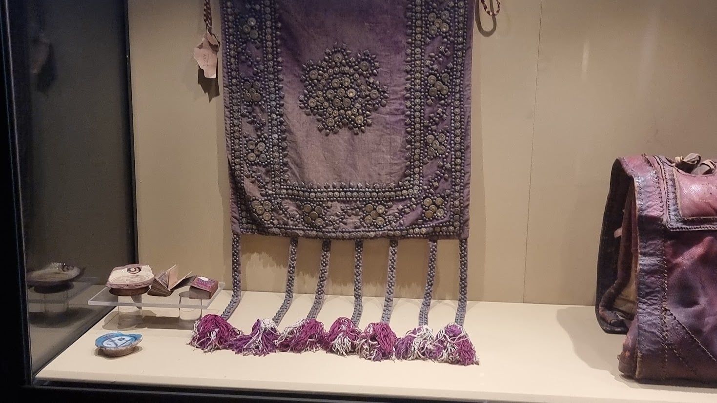 "من أنامل المصريين إلى بيت الله الحرام: خيوط نور تصنع كسوة الكعبة"