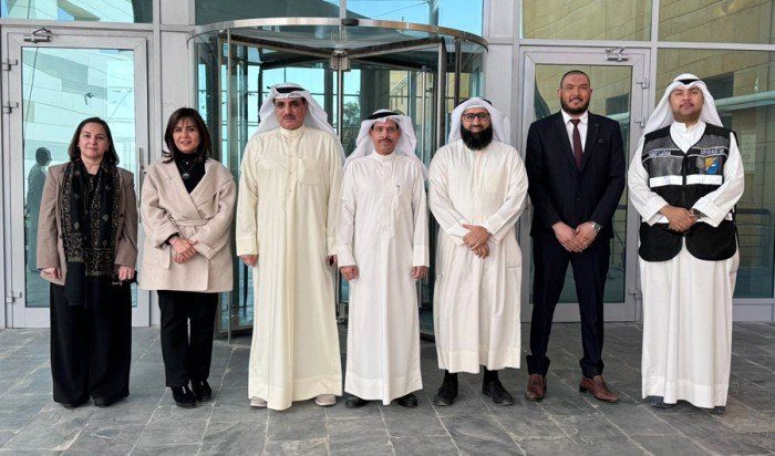 مديرة جامعة الكويت تتفقد مبنى علوم البحار في الفنطاس