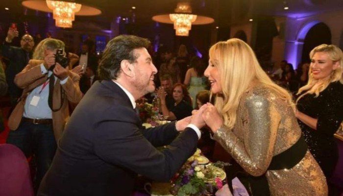 شاهد .. نادية الجندي توجه رسالة لهاني شاكر بعد تعرضه لوعكة صحية