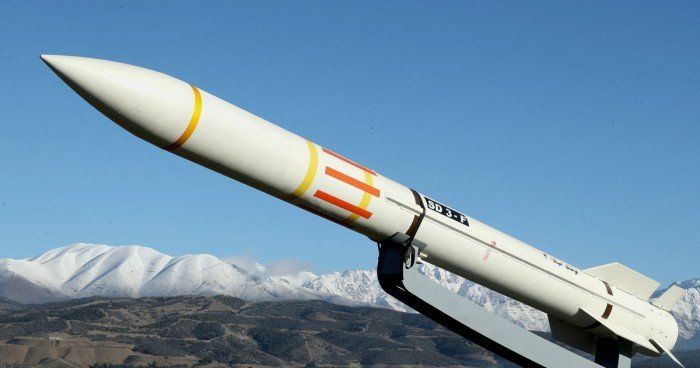 محلل عسكري: إيران لا تمتلك القوة البرية والبحرية الكافية وتحصر قدراتها في صواريخ الوقود