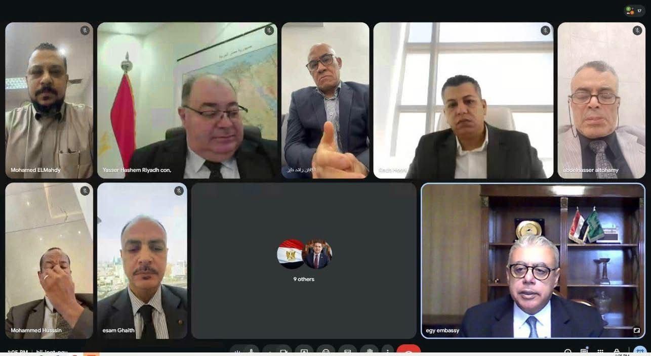 سفير مصر بالسعودية يجتمع مع بعض رموز الجالية في المملكة للإطمئنان على أحوالهم