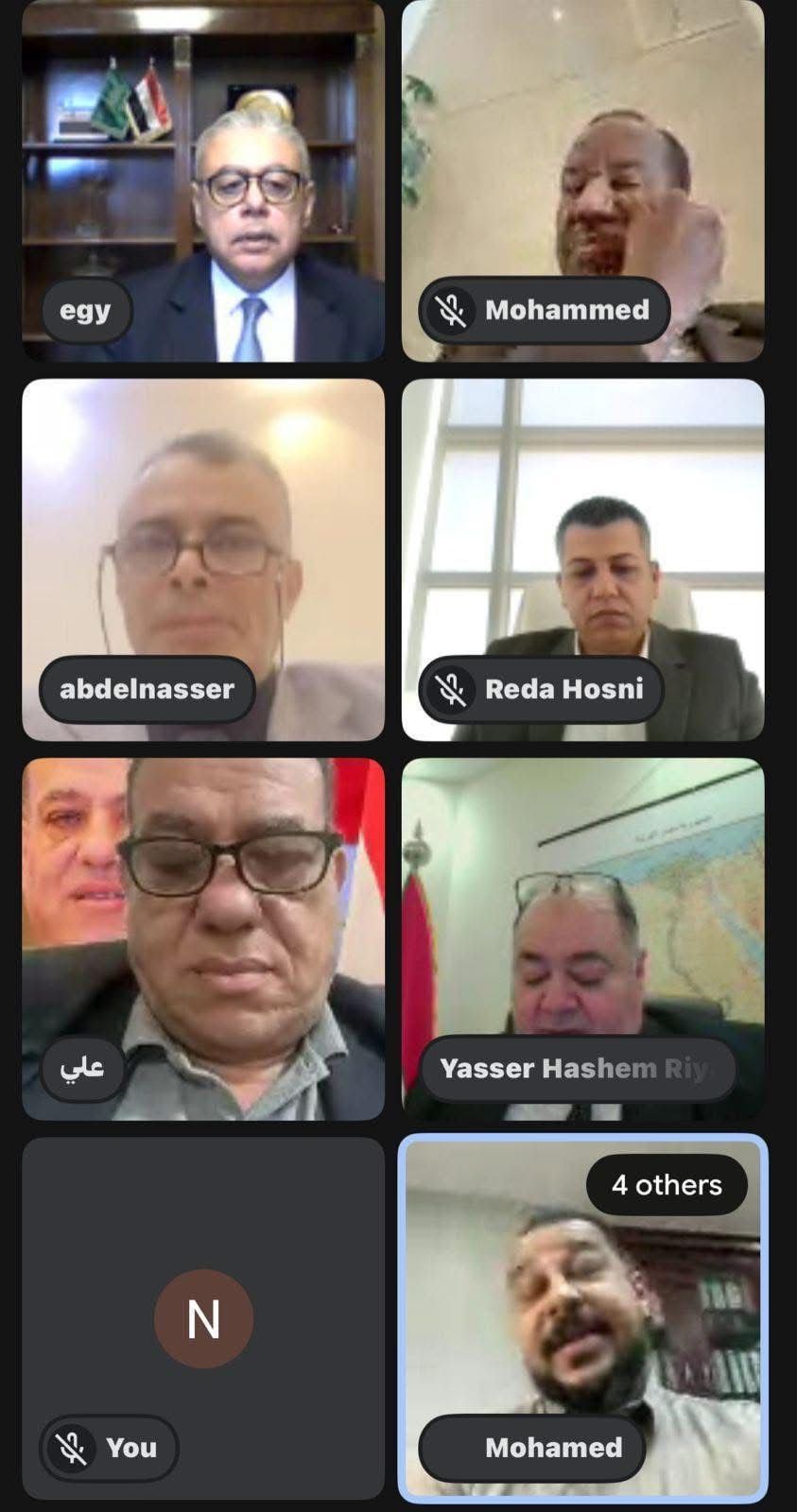 سفير مصر بالسعودية يجتمع مع بعض رموز الجالية في المملكة للإطمئنان على أحوالهم