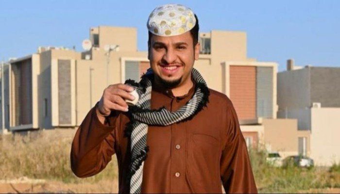 شاهد .. عمر فيصل العيسى الحقيقي يشعل مواقع التواصل.. مسيرة فنية صنعت نجم «شباب البومب»