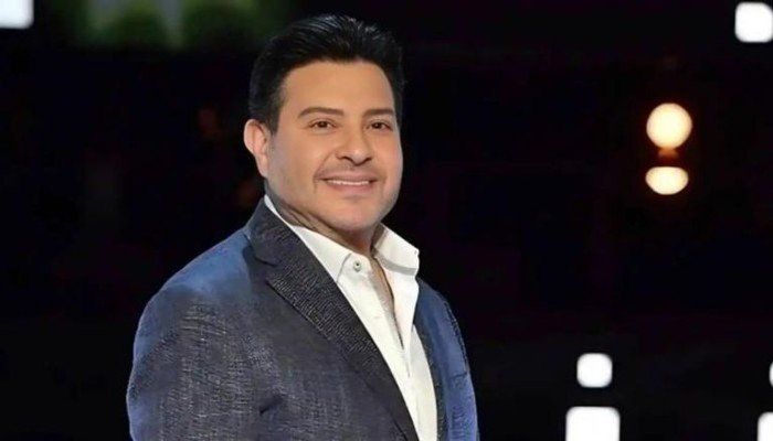 شاهد .. بعد شائعات تدهور حالته الصحية.. هاني شاكر يستعد للسفر إلى فرنسا لاستكمال الفحوصات