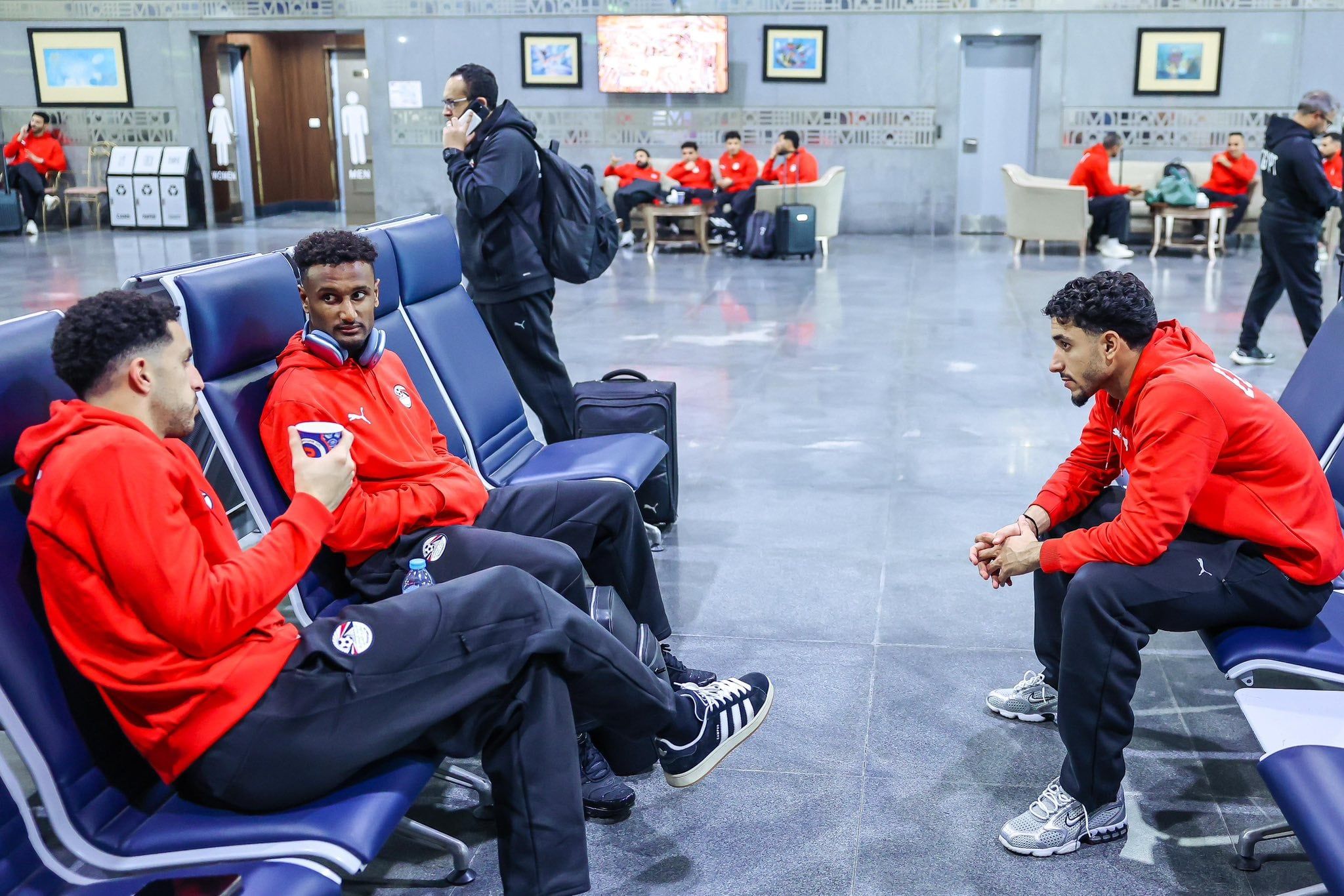 مرموش وهيثم وشوبير فى المطار مرموش وهيثم وشوبير فى المطار