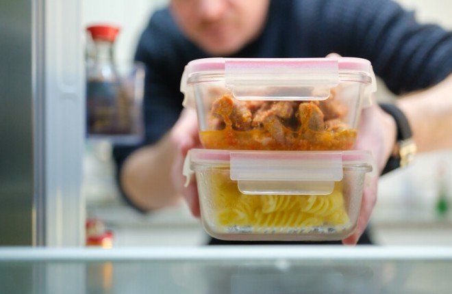 تحذير صحي: بقايا الطعام في الثلاجة قد تتحول لسموم.. وهذه المدد الآمنة لتناولها
