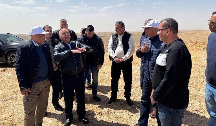 وزيرا النقل والكهرباء في جولة بجبل الجلالة لمتابعة مشروع الرياح