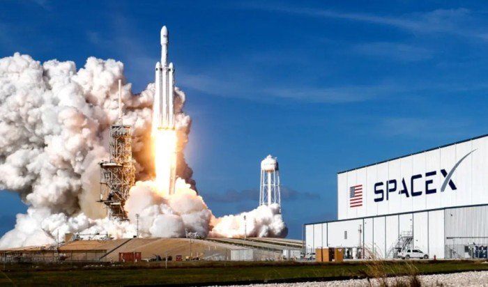 ماسك يعلن تأجيل اختبار إطلاق “ستارشيب” شهراً لأسباب فنية