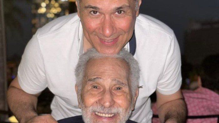 شاهد .. نجله يطلب الدعاء.. تطورات الحالة الصحية للفنان عبد الرحمن أبوزهرة