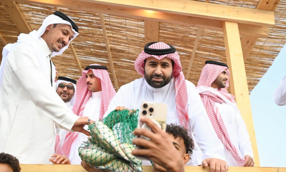 أمير جازان يطلق فعاليات مهرجان صيد الحريد في جزر فرسان