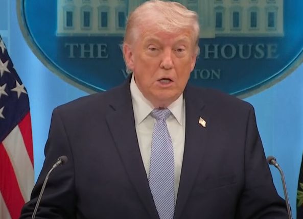 الرئيس الأمريكي دونالد ترامب الرئيس الأمريكي دونالد ترامب