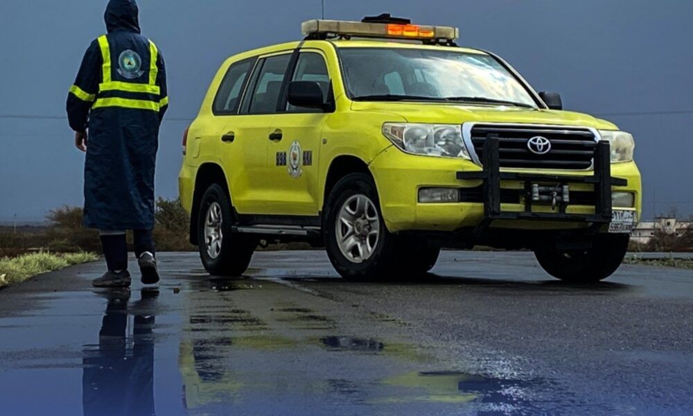 إنذارات حمراء بـ 6 مناطق: إرشادات الدفاع المدني للحذر