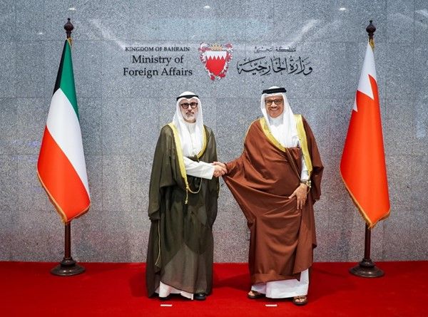 وزير الخارجية بحث مع نظيره البحريني تداعيات العدوان الإيراني الآثم والتطورات بالمنطقة