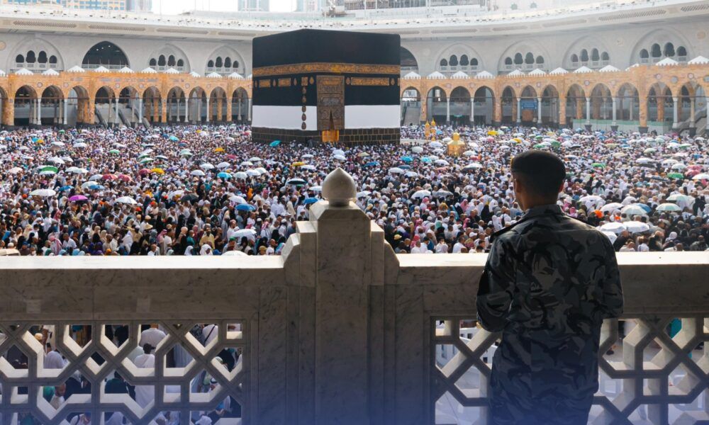 المملكة تستقبل أول رحلة لضيوف الرحمن لموسم حج 1447هـ