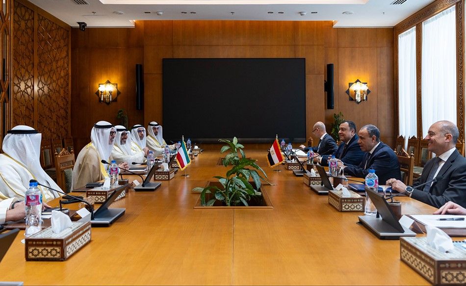 وزير الخارجية ونظيره المصري: أهمية مواصلة دعم العلاقات بين البلدين في شتى المجالات