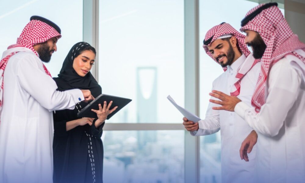 بدء توطين مهن المبيعات والتسويق بنسبة 60% | تفاصيل القرار