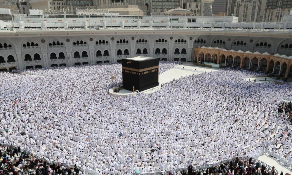 خدمة رقمية جديدة لمعرفة أوقات الطواف الأنسب في الحرم