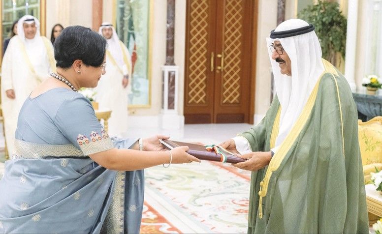 صاحب السمو تسلّم أوراق اعتماد 5 سفراء جدد